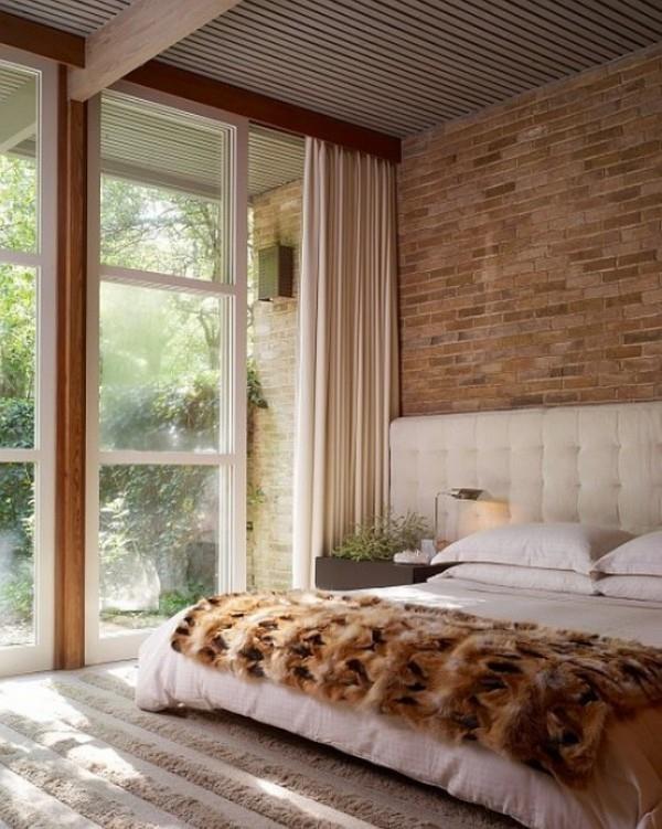 Τοίχος από τούβλα στο υπνοδωμάτιο με άμμο κίτρινο σωστή επιλογή εξασφαλίζει οπτική ισορροπία στο δωμάτιο