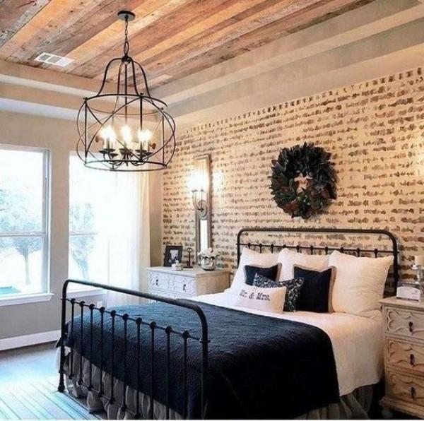 Τούβλο τοίχου στο υπνοδωμάτιο μοντέρνο σχέδιο ανοιχτό καφέ τοίχο από τούβλα λευκό και σκούρο μπλε σε συνδυασμό ξύλινο στεφάνι οροφής στον τοίχο