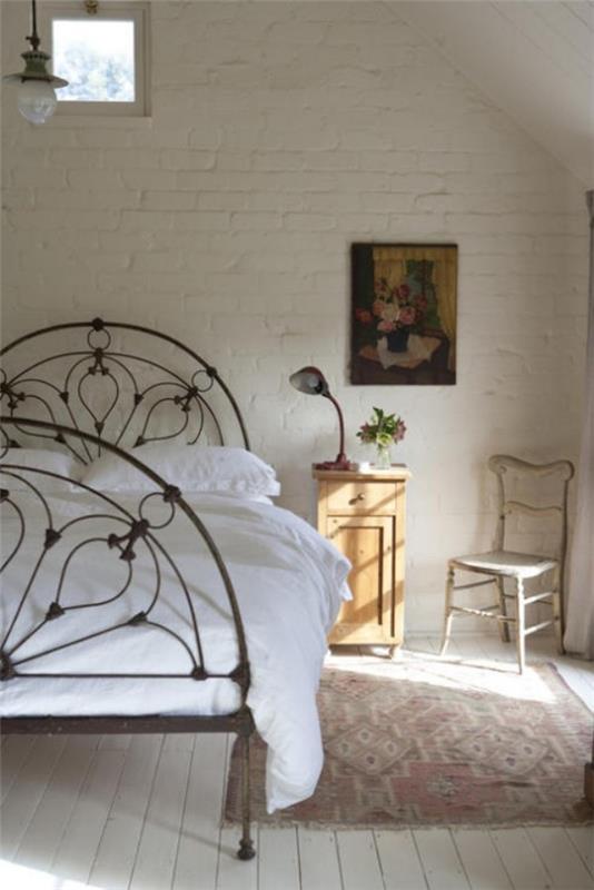 Τοίχος από τούβλα στο υπνοδωμάτιο μοντέρνο σχέδιο λευκό κυρίαρχο μεταλλικό κρεβάτι