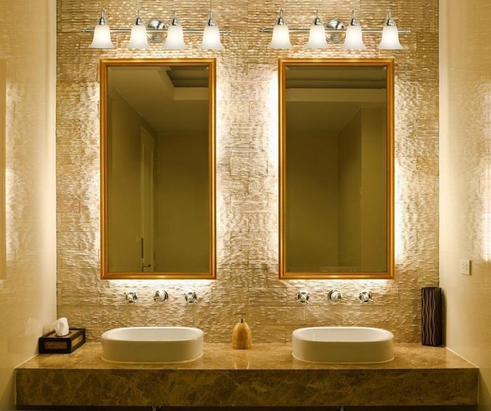 Τετράγωνο φωτισμού καθρέφτη μπάνιου φωτισμένο