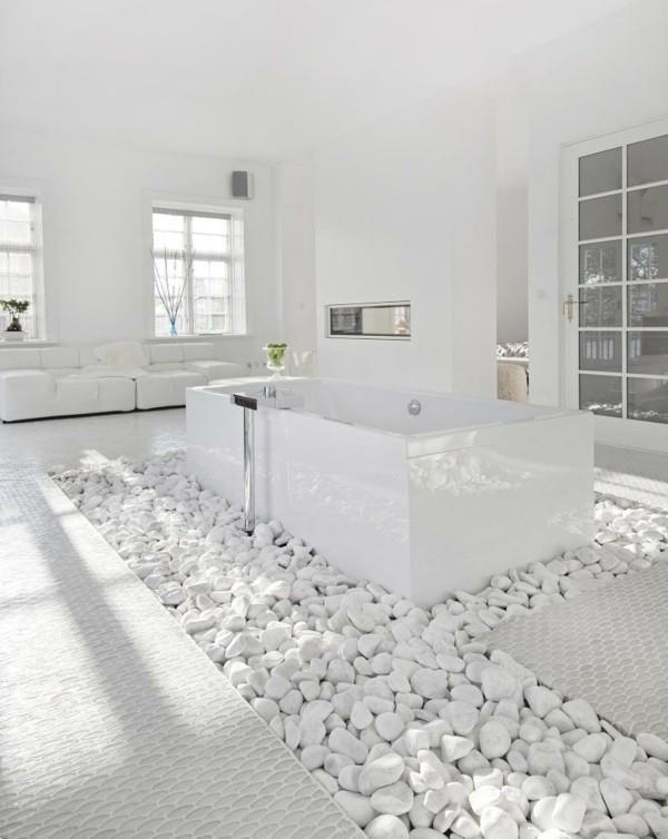 Σχεδιασμός μπάνιου με όμορφες πέτρες στο πάτωμα