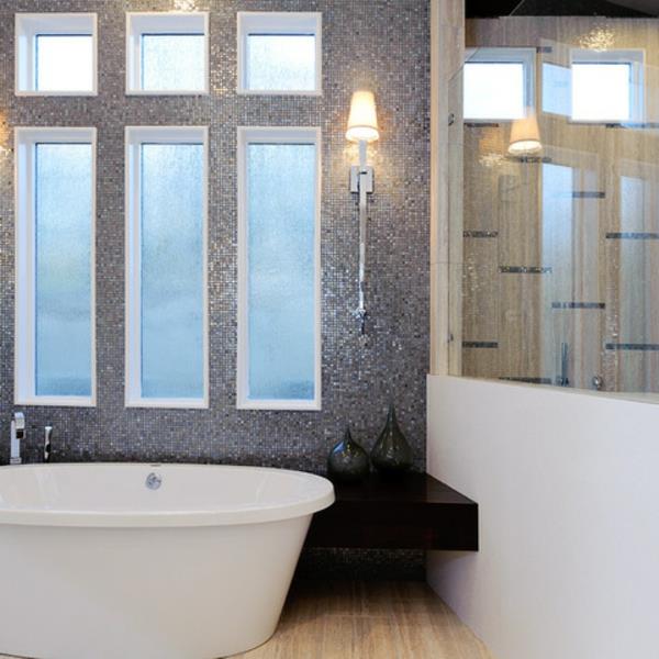 Πλακάκια μπάνιου με μεταλλικό βλέμμα μωσαϊκό παράθυρο σχεδιασμού μπάνιου