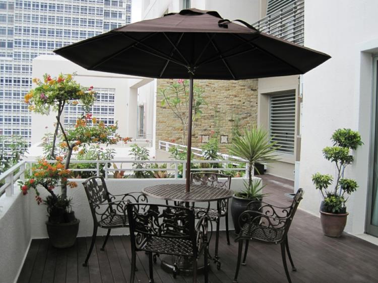 Κάντε το μπαλκόνι σας όμορφες ιδέες για μπαλκόνι τραπεζαρία καρέκλες ομπρέλα