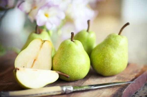 Τα τρόφιμα με υψηλή περιεκτικότητα σε φυτικές ίνες απαριθμούν αχλάδια για πρωινό