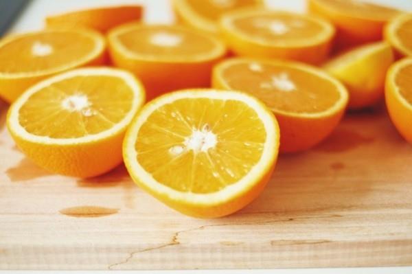 Λίστα τροφών με υψηλή περιεκτικότητα σε φυτικές ίνες Φάτε πορτοκάλια