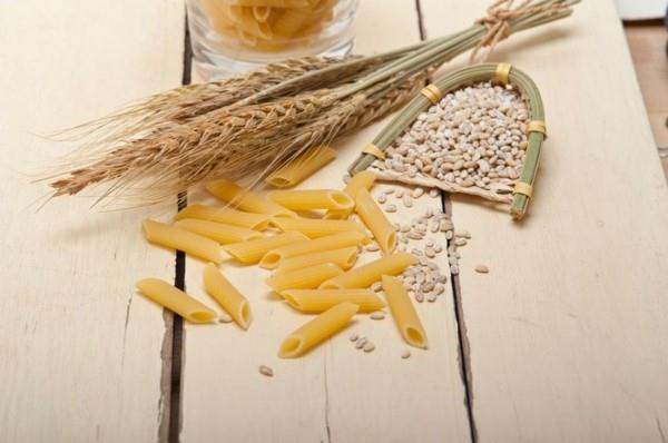 Τα τρόφιμα με υψηλή περιεκτικότητα σε φυτικές ίνες απαριθμούν τα ζυμαρικά ολικής αλέσεως