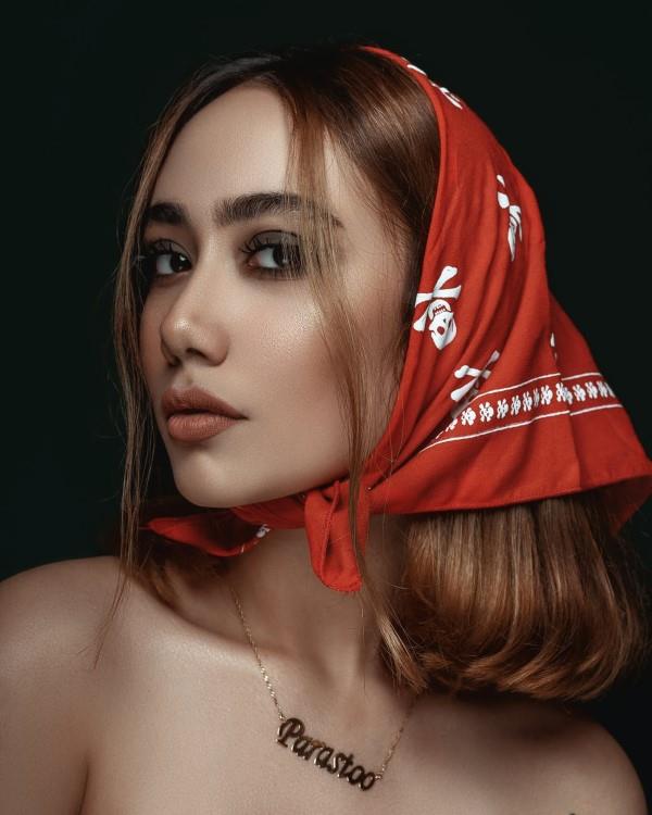 Bandana χτενίσματα για το καλοκαίρι - κομψές ιδέες styling για κάθε μήκος μαλλιών