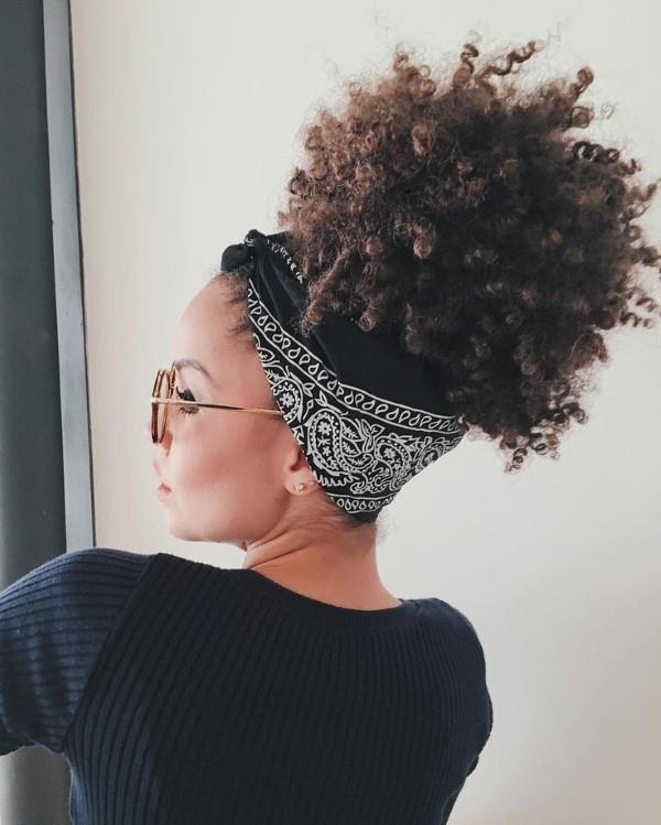 Bandana χτενίσματα για το καλοκαίρι - κομψές ιδέες styling για οποιοδήποτε μήκος μαλλιών μαλλιά μαύρο πανί