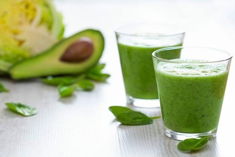 Φυτό βασιλικό πράσινο smoothie φρέσκο ​​βασιλικό avolado