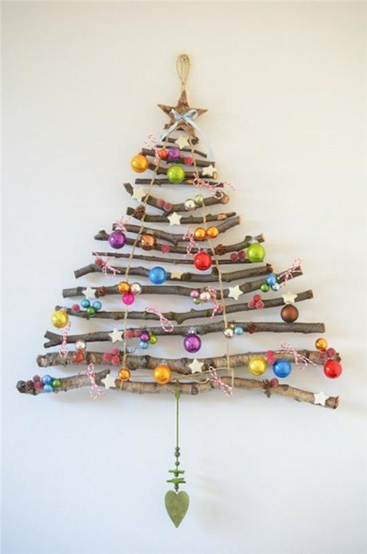 Ιδέες χειροτεχνίας για τα Χριστούγεννα για να φτιάξετε ένα χριστουγεννιάτικο δέντρο από παρασυρόμενο ξύλο