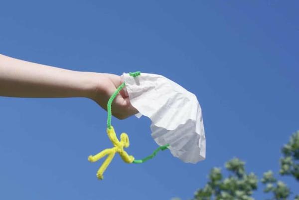 Βουτιά με φίλτρα καφέ Φτιάξτε ένα αλεξίπτωτο από ένα φίλτρο καφέ