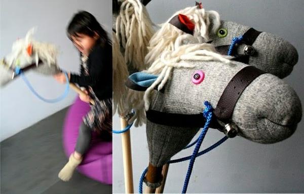 Χειροτεχνίες με παιδιά που κεντούν άλογο πρωτότυπο