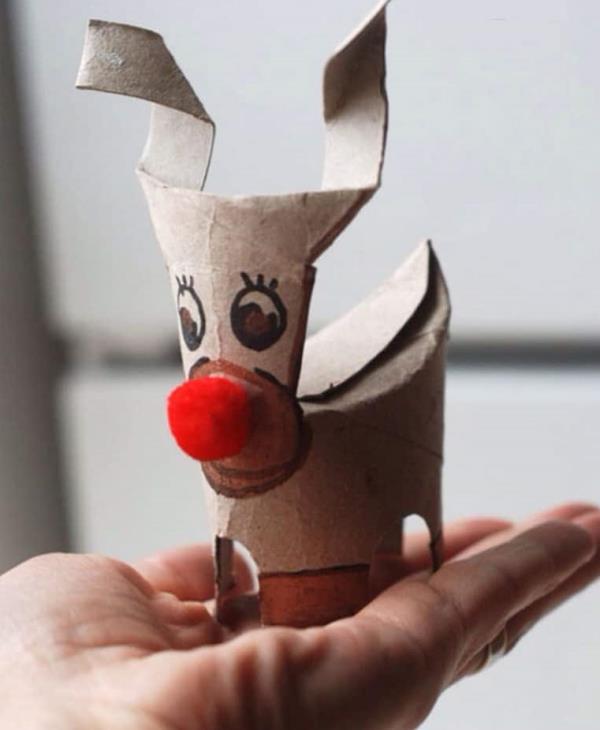 Χειροτεχνία με ρολά χαρτιού τουαλέτας για τα Χριστούγεννα - δημιουργικές ιδέες για ανακύκλωση και οδηγίες ρολό τουαλέτας από τάρανδο ράντολφ