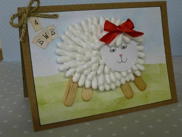 Χειροτεχνία με βαμβακερές μπατονέτες πρόβατα ευχετήρια κάρτα