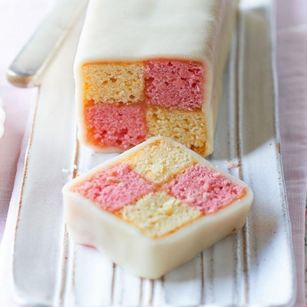 Προετοιμασία κέικ Battenberg Μοτίβο σκακιέρας Battenberg