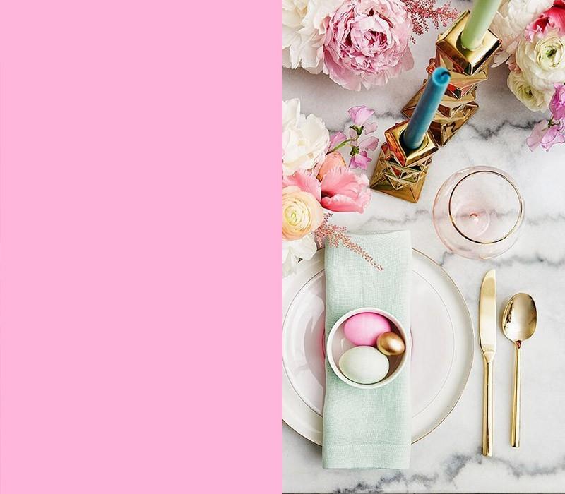 Έννοια των χρωμάτων όμορφα διακοσμημένο γιορτινό τραπέζι Καλό Πάσχα
