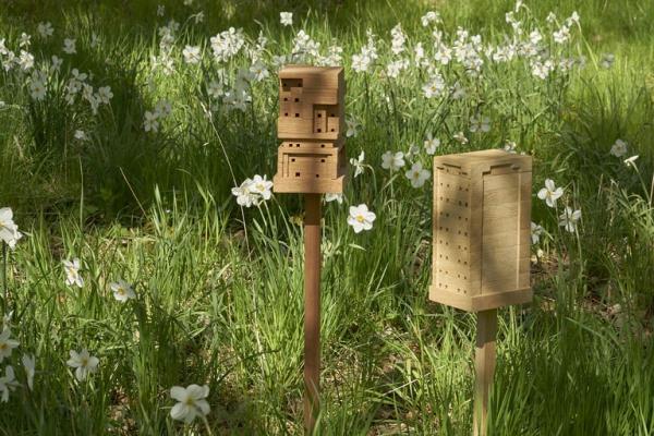 Bee Home Αυτά τα DIY σπίτια που μοιάζουν με Ikea θα μπορούσαν να βοηθήσουν να σώσουν τις μέλισσες από μικρά σπίτια μελισσών στον κήπο