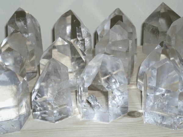 Κρυστάλλινα βουνά ένθετα πολύτιμους λίθους κοσμήματα