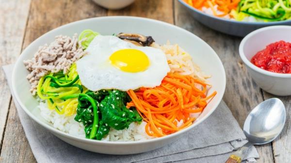 Bibimbap συνταγή ρύζι τηγάνι λαχανικά τηγανητό αυγό