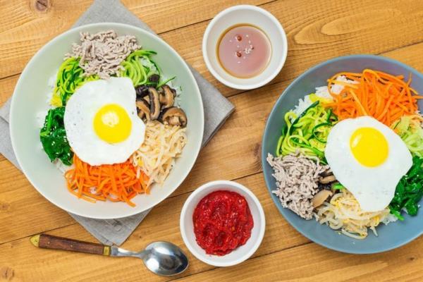 Συνταγή Bibimbap Ετοιμάστε τηγάνι ρυζιού σε κοριανό στιλ