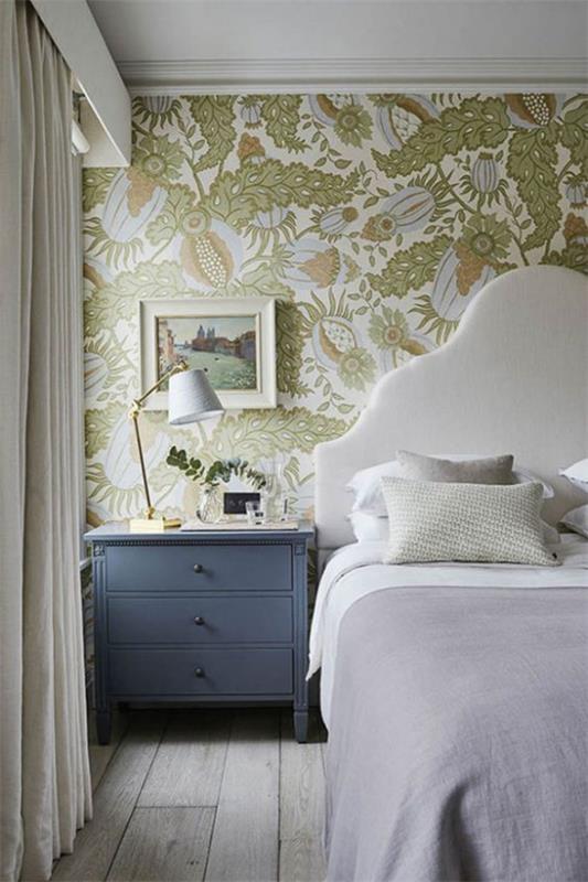 Λουλούδι ταπετσαρία τάση διακόσμηση 2020 εντυπωσιακό στο υπνοδωμάτιο ανοιχτό πράσινο ταπετσαρία τοίχου με λουλουδάτα μοτίβα ύπνου κομοδίνο
