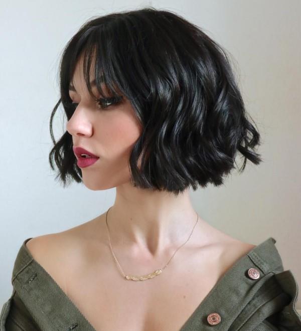 Bob Hairstyles with Bangs - Ιδέες και στυλ για κοντά έως μεσαίου μήκους κυματιστά μπομπ με κρόσσια με κρόσσια