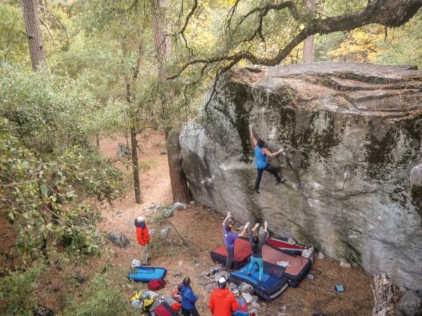 Bouldering Αναρρίχηση σε εξωτερικούς χώρους χωρίς σχοινί