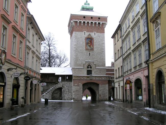 Ορόσημα Brama Floriańska στην Κρακοβία Πολωνία