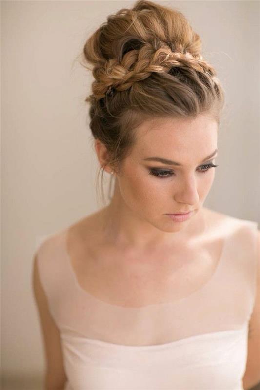 Νυφικό χτένισμα πλεκτό ρομαντικό updo με πλεξίδα