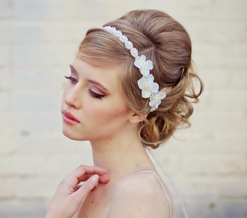 Νυφικά χτενίσματα με tiara updo αξεσουάρ μαλλιών νύφη