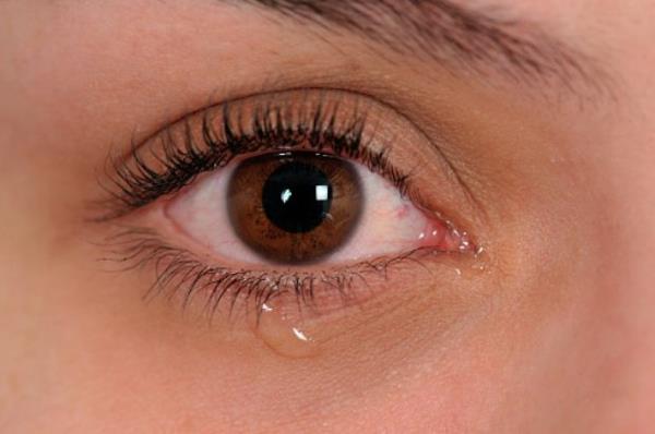 Τα καμένα μάτια έχουν πιθανές αιτίες και χρήσιμες συμβουλές για ξηροφθαλμία