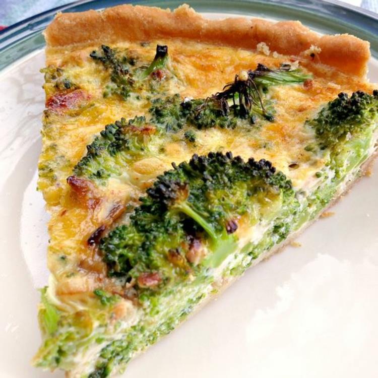 Μπρόκολο συνταγή quiche ένα κομμάτι quiche χορτοφάγος