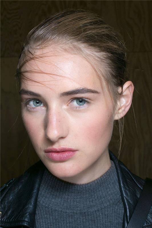 Bronzing make up τάσεις κουρέλι και κόκκαλο για στυλ