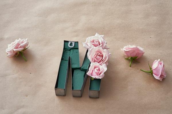 Φτιάξτε γράμματα με λουλούδια λουλούδι γράμμα Ν