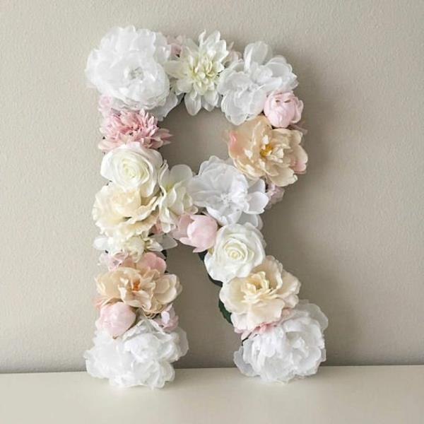 Tinker γράμματα με λουλούδια λουλούδι γράμμα R.