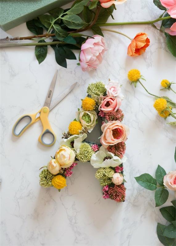 Φτιάξτε γράμματα με πραγματικά λουλούδια Φτιάξτε μόνοι σας γράμματα λουλουδιών