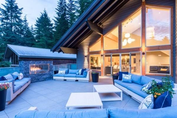 Σαλέ British Columbia στη λίμνη Alta Έξω από πολύ άνετα καθίσματα Πέτρινος τοίχος, ενσωματωμένο τζάκι