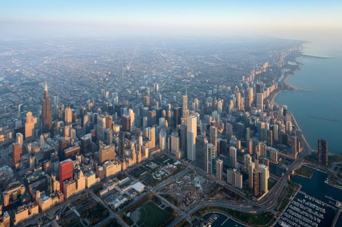 Ορόσημα του Σικάγο στο μπιενάλε της αρχιτεκτονικής του bird's eye στο κέντρο της πόλης
