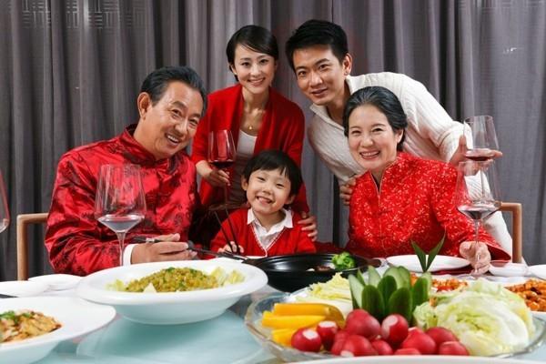 Κινέζικη παράδοση οικογενειακού δείπνου νέου έτους 2020