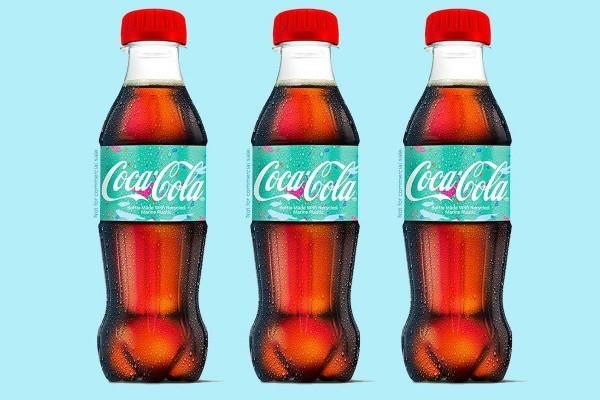 Η Coca-Cola παράγει το πρώτο μπουκάλι κατασκευασμένο από ανακυκλωμένο πλαστικό δείγμα βιολογικής φιάλης