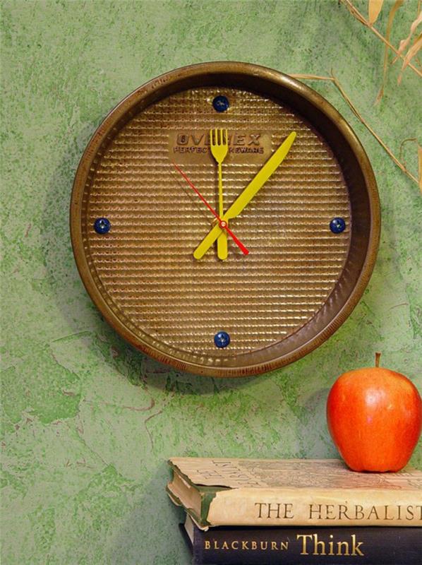 ανακύκλωση ιδεών σκεύη κουζίνας από παλιά κάνει νέες ιδέες χειροτεχνίας DIY ιδέες χειροτεχνίας παλιά πιάτα ψησίματος κουζινών ως ρολόι