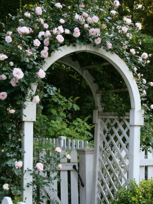 Δροσερό σχέδιο κήπου με ροζ καμάρα ξύλο λευκό