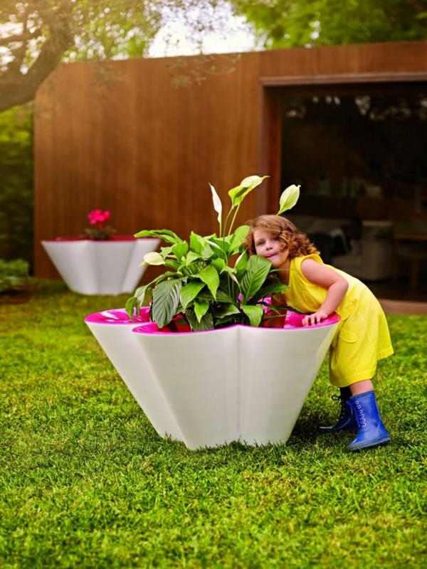Δροσερά παιδικά έπιπλα για τη γλάστρα του κήπου σας