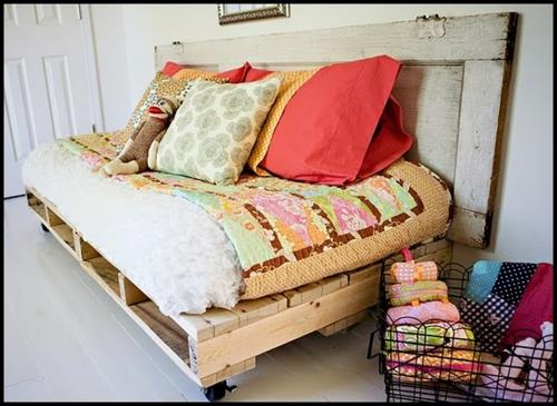 Μαξιλάρια, καθιστικό, μαξιλάρια Δροσερά έπιπλα από παλέτες Euro. DIY ιδέες για μπερδέματα