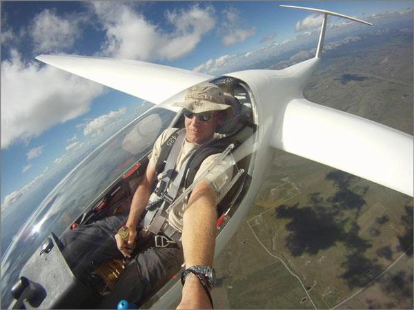 Δροσερές φωτογραφίες selfies με τον εαυτό σας εξαιρετικά αεροπλάνο