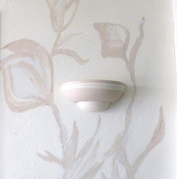 Η δροσερή ελαφριά διακόσμηση στο σπίτι κάνει τη διακόσμηση τοίχων με πλακάκια λεπτή