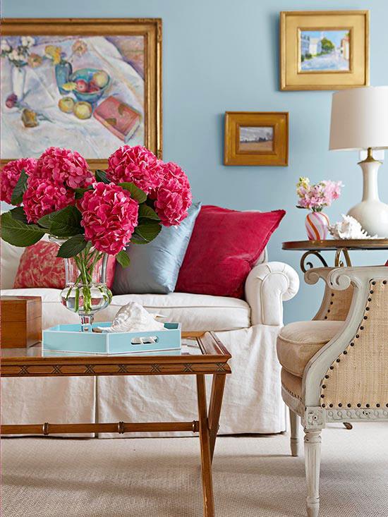 Δροσερό πρακτικό σαλόνι σχεδιάζει ροζ τόνους λεπτομέρειες λουλούδια