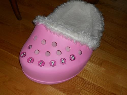 Κρεβάτι σκύλου με τη μορφή ροζ παπουτσιού