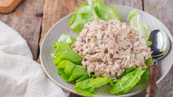 Crash Diet - Εδώ είναι όλα όσα πρέπει να γνωρίζετε για τη σαλάτα τόνου με φυτική πρωτεΐνη