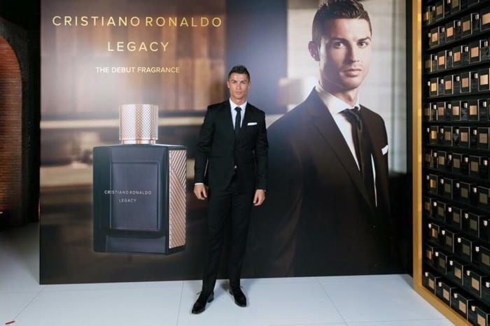 Ο Cristiano Ronaldo parfum legancy παρουσιάζεται